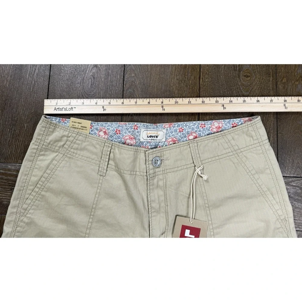Levi's Women's Mid Rise Cargo Shorts Khaki Tan Size 8 Cotton Utility Casual